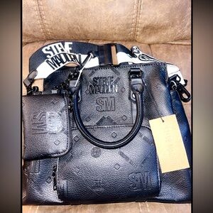 Steve Madden crossbody hand bag logo signature strap pebble black